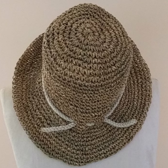 Straw Hat. - Picture 2 of 4